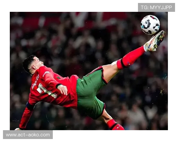 足球历史三大球星的传奇故事与成就解析