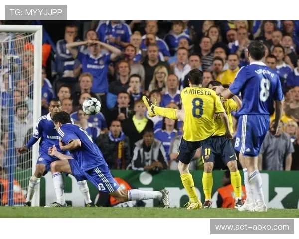 足球巨星伊涅斯塔的肌肉与技艺完美融合诠释运动员的力量与优雅