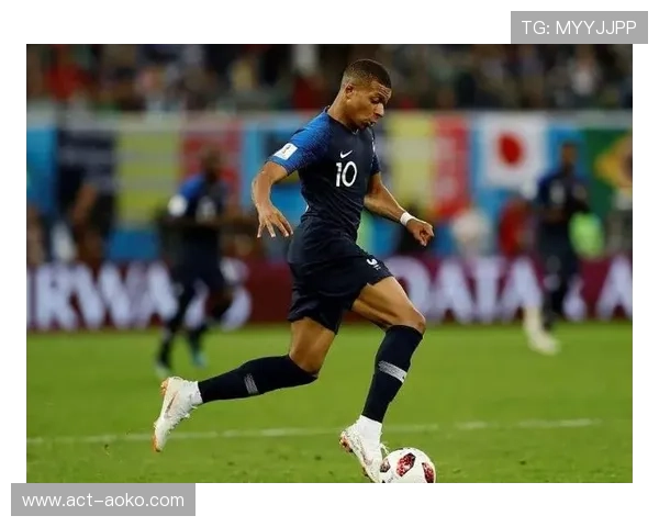 足球明星与球迷的角色差异与情感联结分析